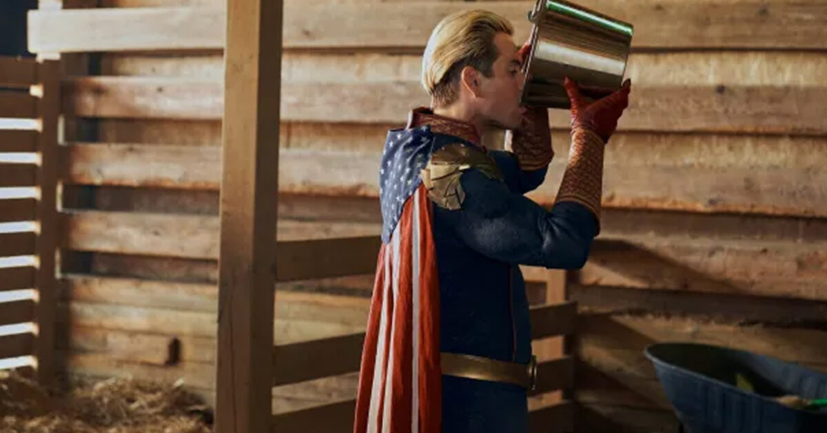 The Boys : Antony Starr révèle l'origine du fétichisme du lait de Homelander : "C'est devenu une chose vraiment amusante"