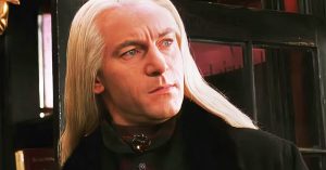 Harry Potter: Jason Isaacs ricorda il primo giorno sul set "Potevamo inventarci stro**ate"